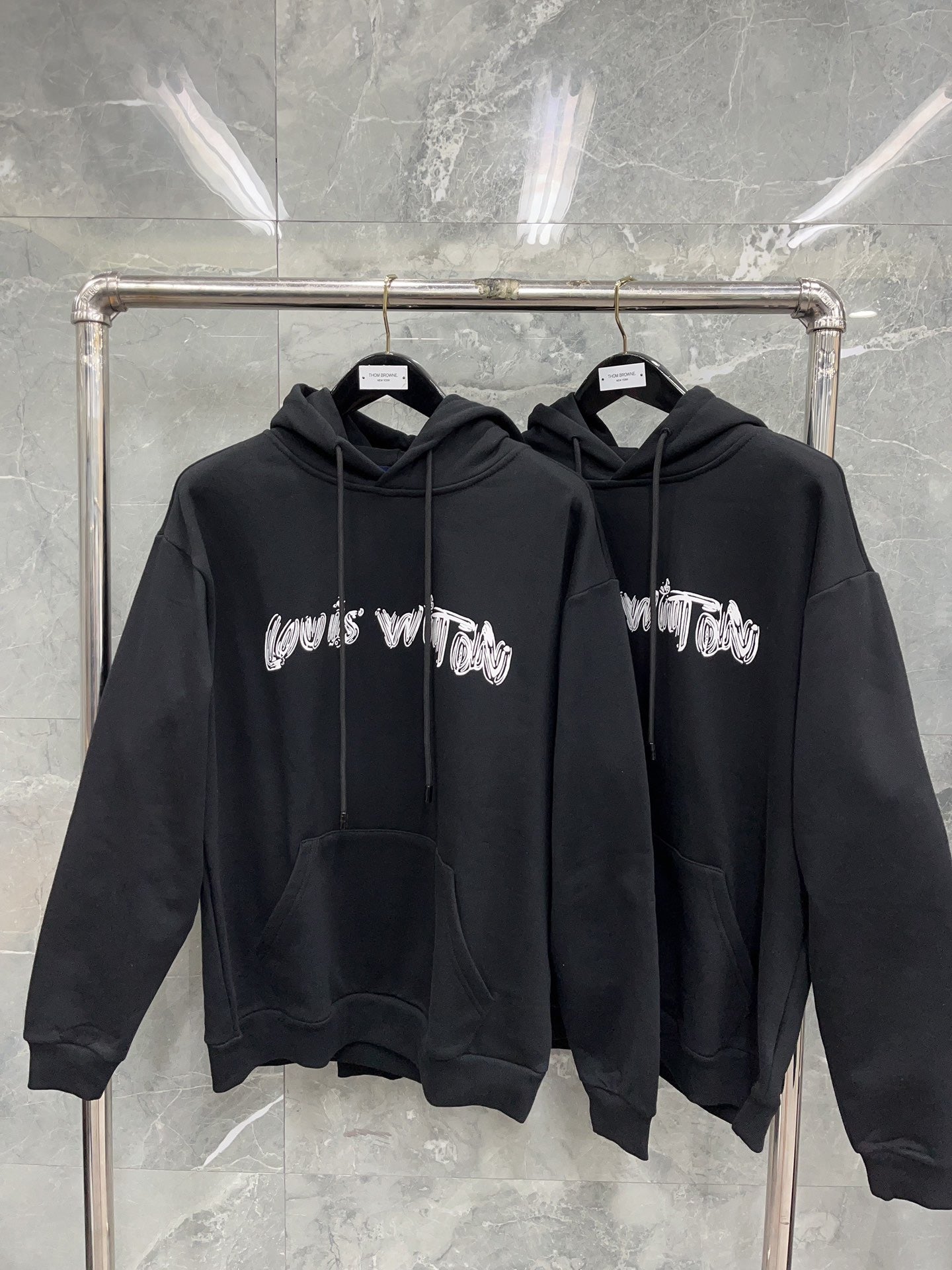 zb / 루이비통 맨투맨