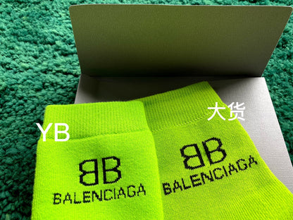 CND /발렌시아가 양말