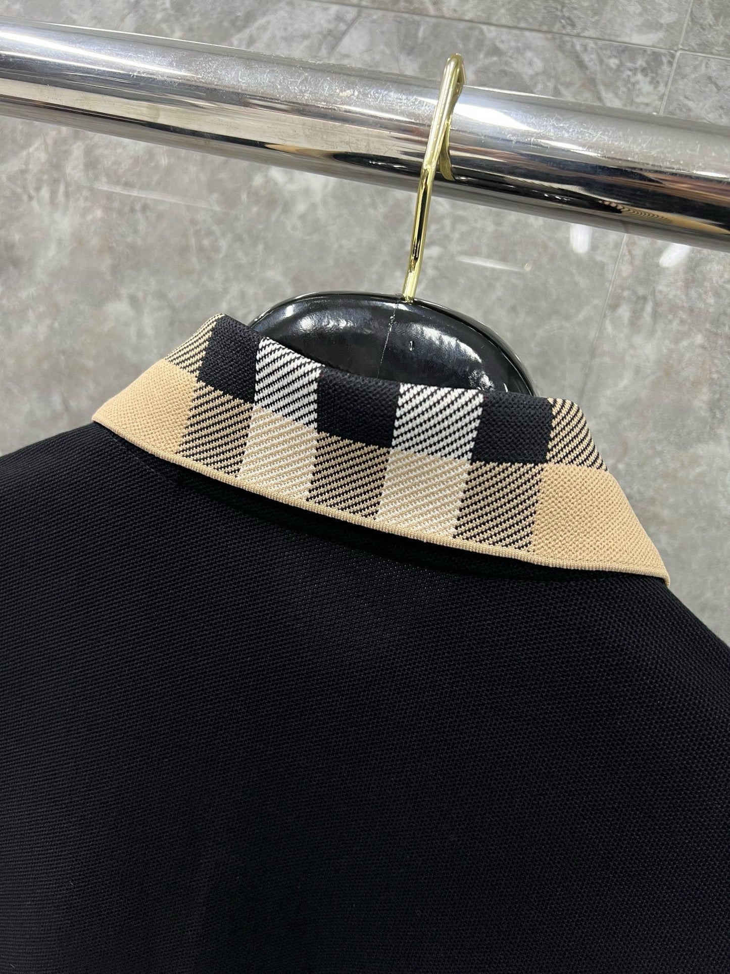 대리석 / 버버리(BURBERRY) 체크 카라 롱 슬리브 티셔츠