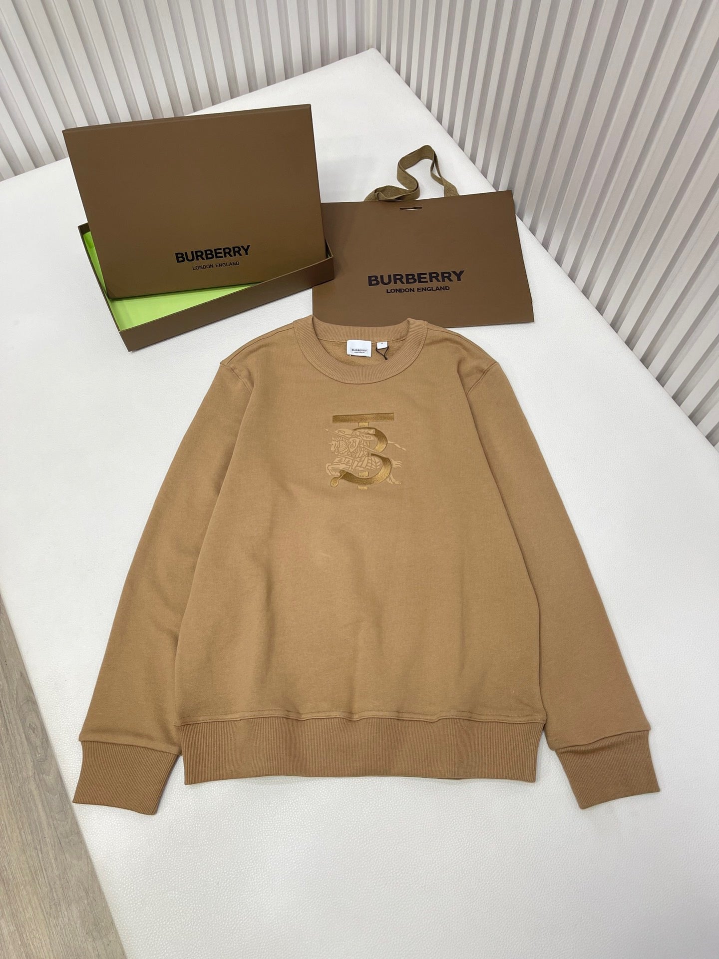 zb / 버버리 맨투맨