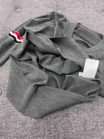 대리석 / 톰브라운 22FW FINE MERINO 암밴드 크루넥 울니트 MG