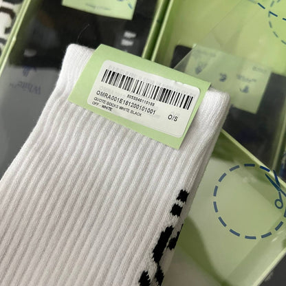 CND / OFF WHITE 글씨체 양말