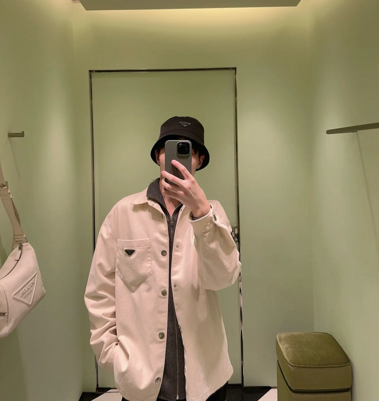 gw/프라다 23FW 신상 단추 데님 셔츠