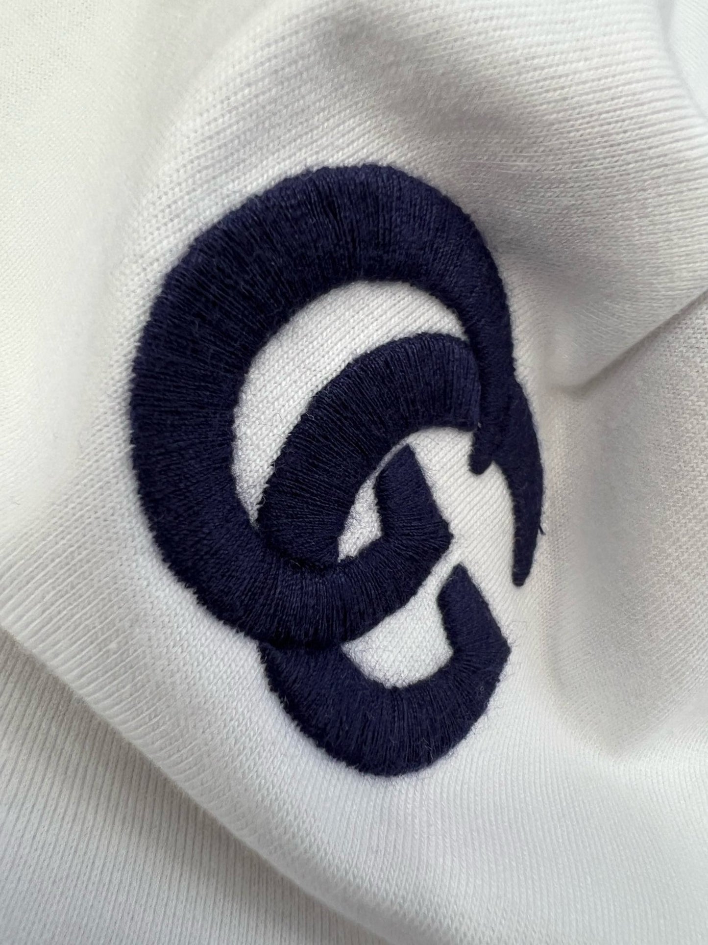 대리석 /  구찌 더블 G 로고 자수 반팔티 화이트