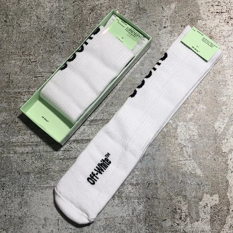 CND / OFF WHITE 글씨체 양말