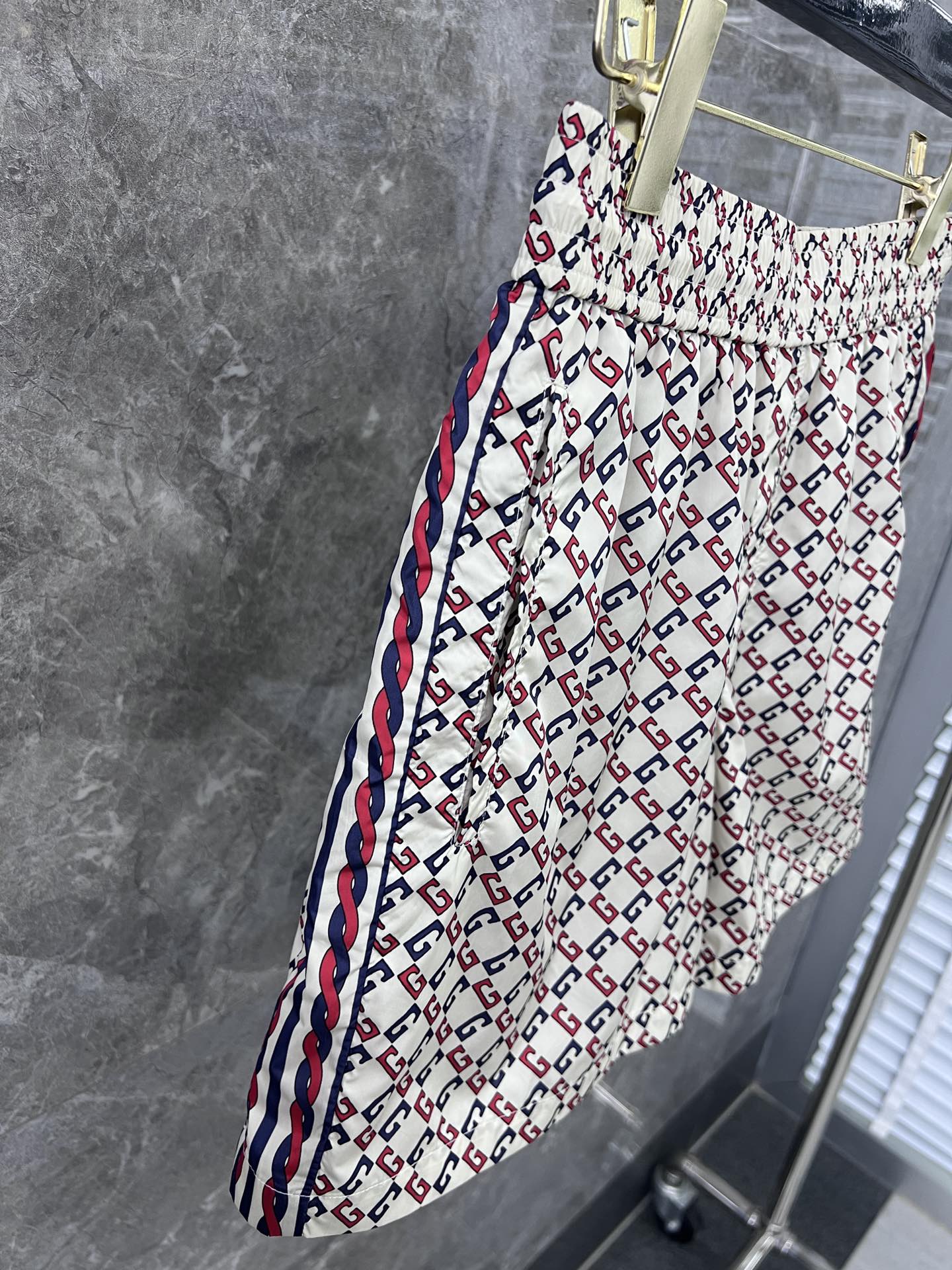 대리석 / 구찌 반바지 GG 클래식 로고 풀 프린트 비치 쇼츠,