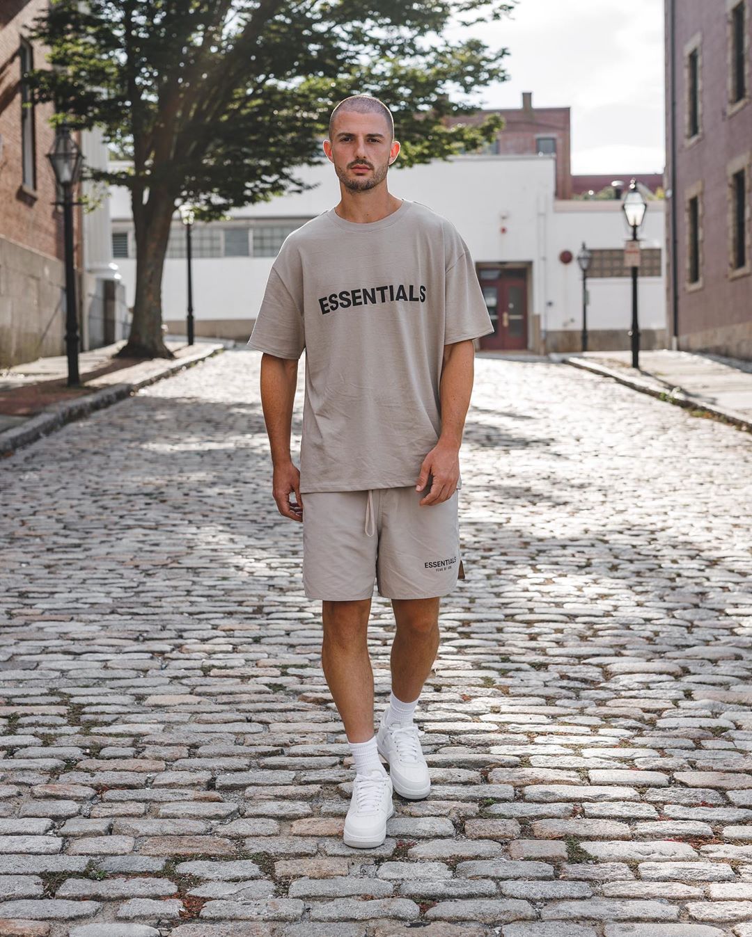 세나 / FOG ESSENTIALS FEAR OF GOD 일곱 번째 시즌 이중선 문자 반팔