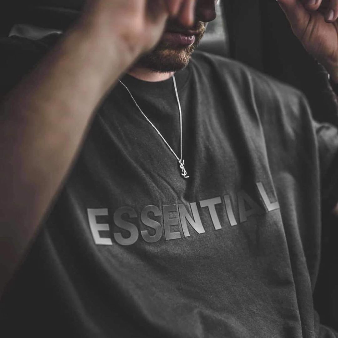 세나 / FOG ESSENTIALS FEAR OF GOD 일곱 번째 시즌 이중선 문자 반팔
