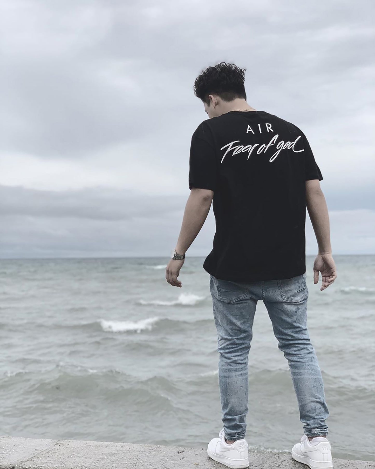세나 / FEAR OF GOD AIR FOG 컬래버레이션 하이 스트리트 캐주얼 루즈핏 반팔티 남