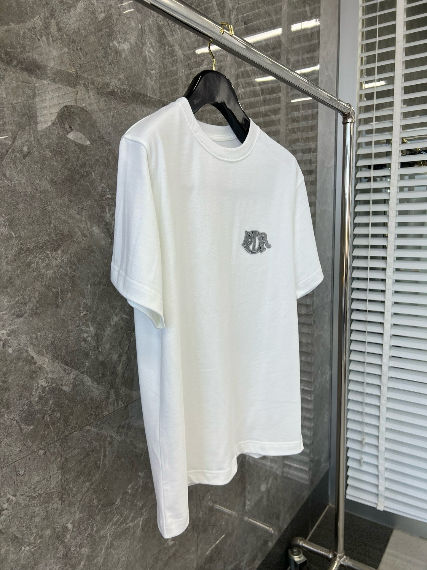 대리석 / 디올 로고 자수 ,  패치 로고 반팔티