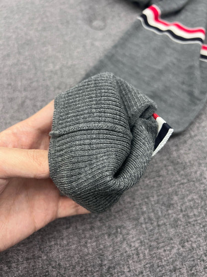 대리석 / 톰브라운 22FW FINE MERINO 암밴드 크루넥 울니트 MG
