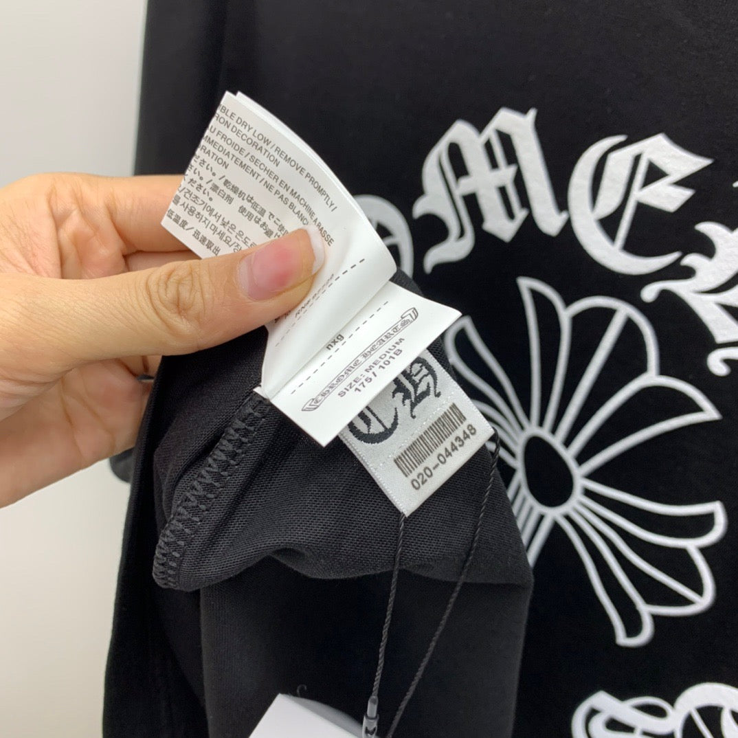 ZB / 크롬하츠 넥레터링 말발굽 십자가 반팔티셔츠 Tee