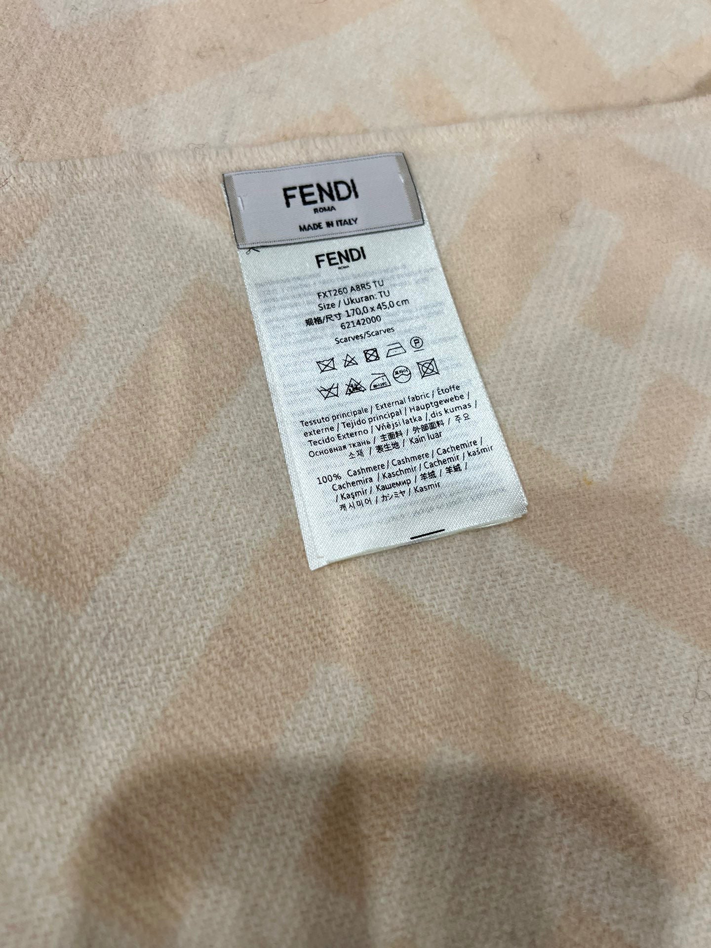 RN / 펜디 머플러