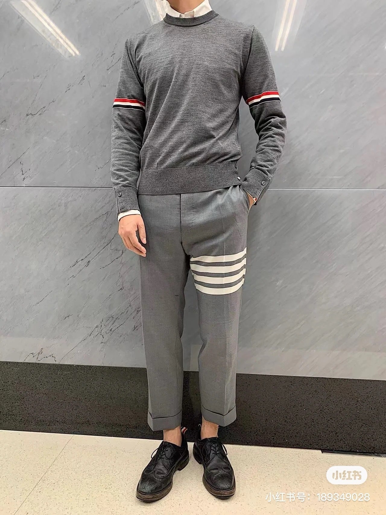 대리석 / 톰브라운 22FW FINE MERINO 암밴드 크루넥 울니트 MG