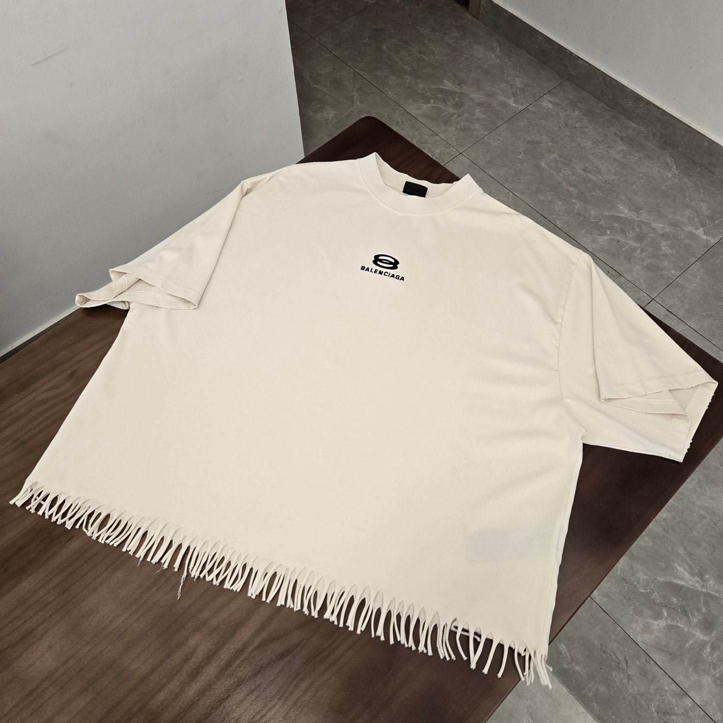 GTR / 발렌시아가 반팔티 , BLCG 24/SS 디스트로이드 스몰 자수 태슬 티셔츠