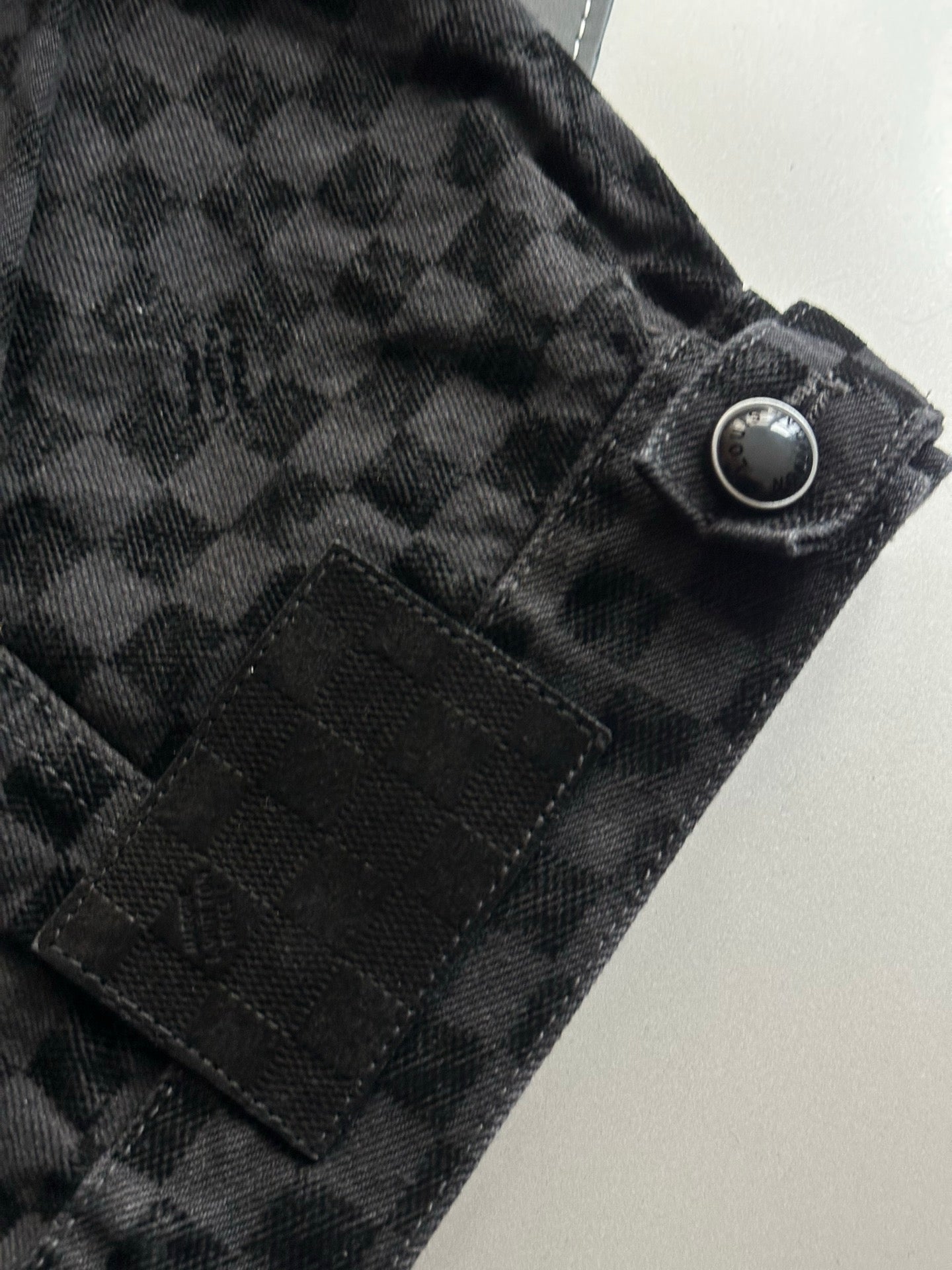 v공장 /  Louis Vuitton 플록드 다미에 데님 트러커 재킷