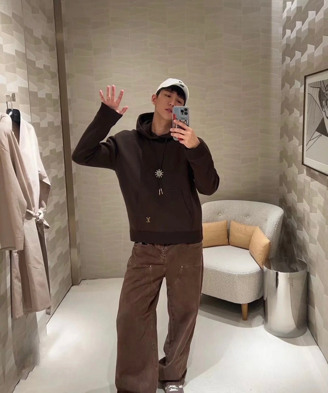 V공장 / 루이비통 하단 로고 후드티
