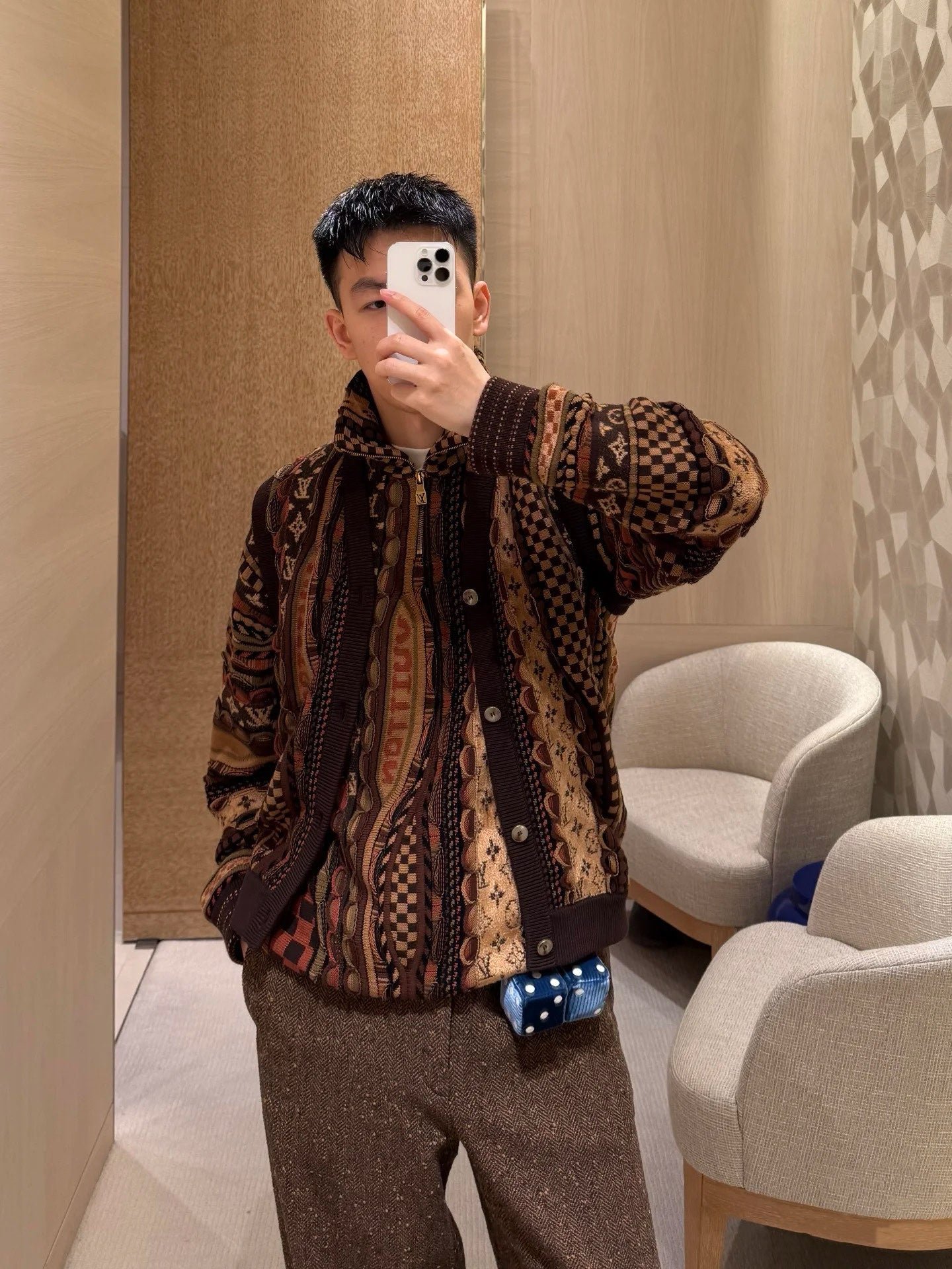 v공장 / 루이비통 롱 슬리브드 크루넥