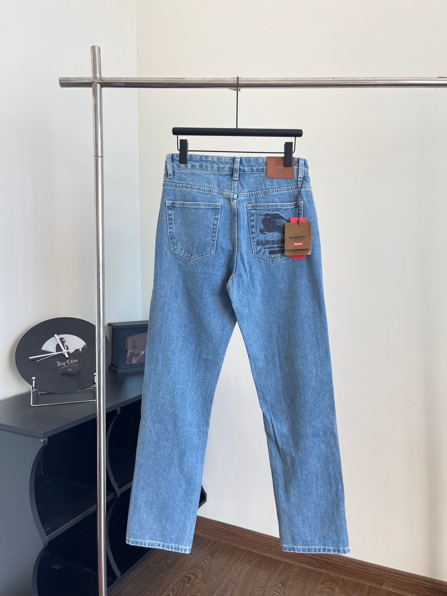 체인2호 / 버버리 청바지, Suprem*Burberry/공동 브랜드 Burberry 22SS 군마 자수 청바지
