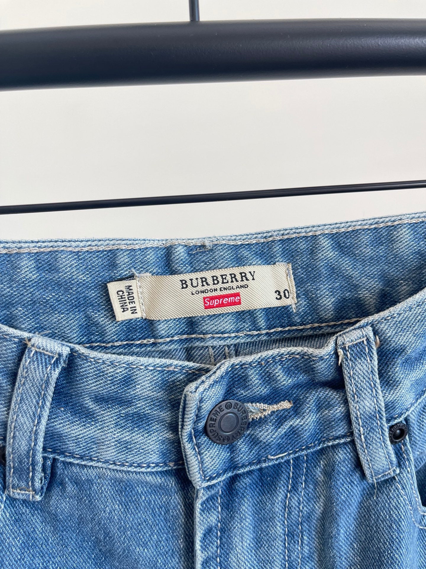 체인2호 / 버버리 청바지, Suprem*Burberry/공동 브랜드 Burberry 22SS 군마 자수 청바지