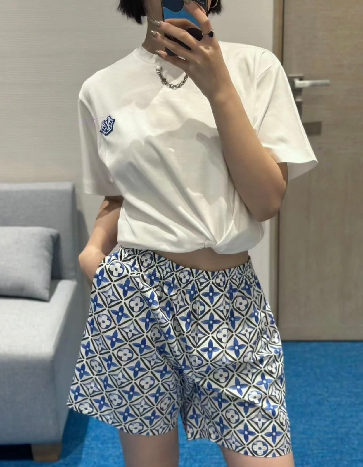 TJ셀러 / 𝗟𝗢𝗨𝗜𝗦 𝗩𝗨𝗜𝗧𝗧𝗢𝗡 여자 패치 티셔츠