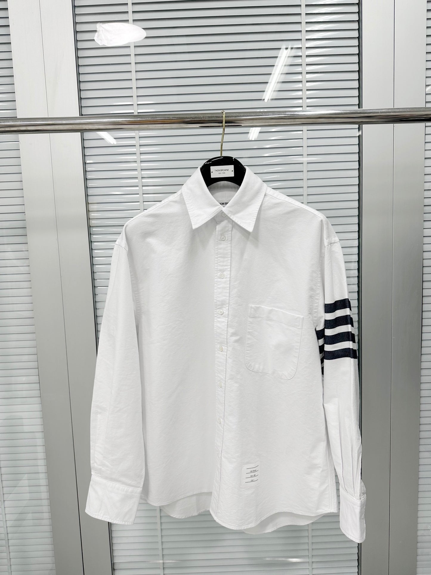TJ / 톰브라운 오버핏 셔츠 , 𝗧𝗛𝗢𝗠 𝗕𝗥𝗢𝗪𝗡𝗘 클래식 포 스트라이프 옥스퍼드 루즈 셔츠