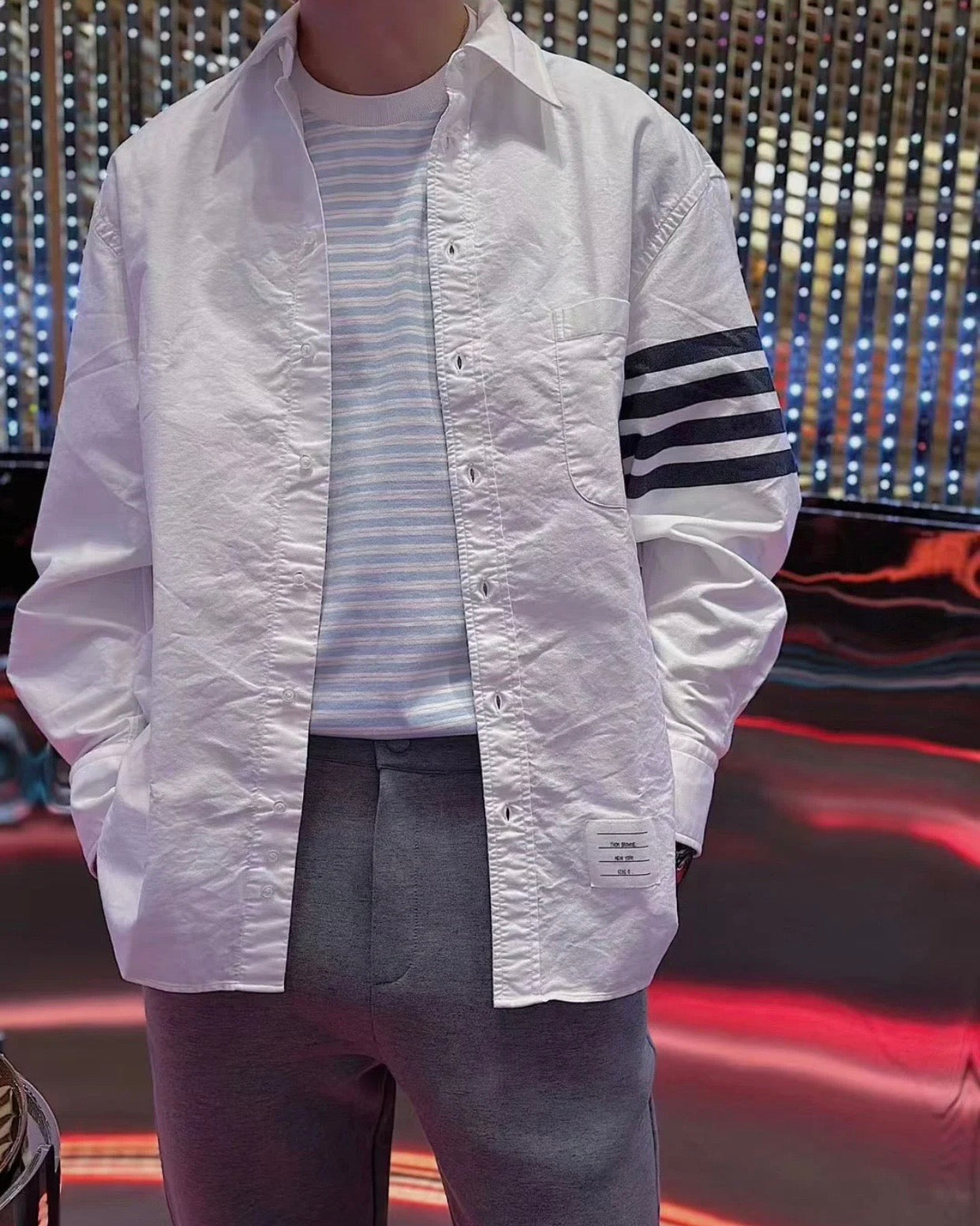 TJ / 톰브라운 오버핏 셔츠 , 𝗧𝗛𝗢𝗠 𝗕𝗥𝗢𝗪𝗡𝗘 클래식 포 스트라이프 옥스퍼드 루즈 셔츠