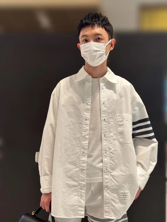 TJ / 톰브라운 오버핏 셔츠 , 𝗧𝗛𝗢𝗠 𝗕𝗥𝗢𝗪𝗡𝗘 클래식 포 스트라이프 옥스퍼드 루즈 셔츠