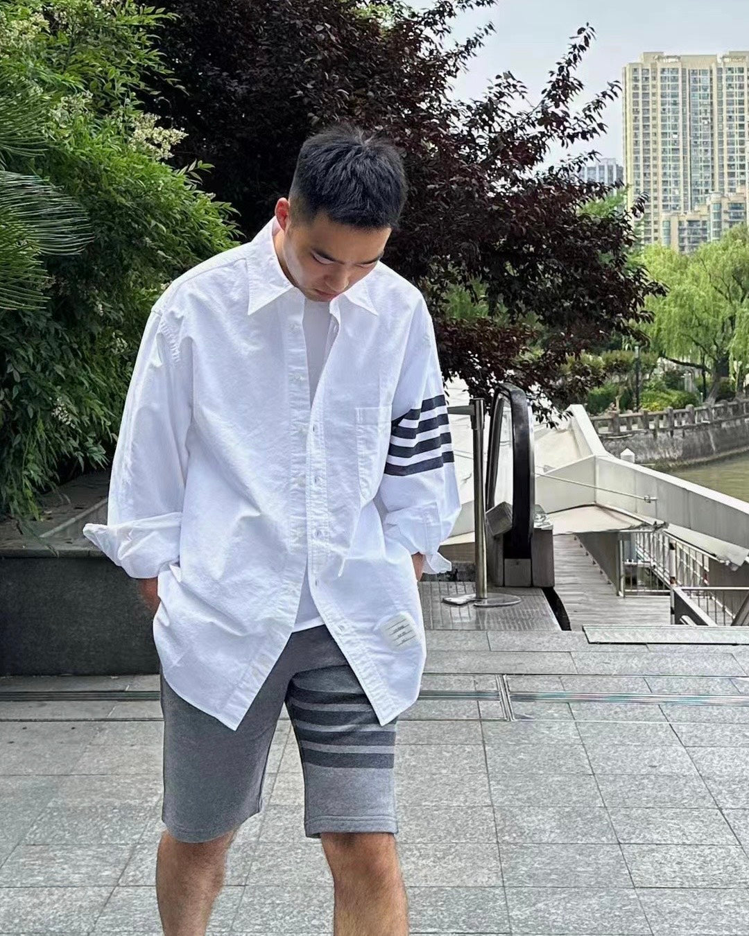 TJ / 톰브라운 오버핏 셔츠 , 𝗧𝗛𝗢𝗠 𝗕𝗥𝗢𝗪𝗡𝗘 클래식 포 스트라이프 옥스퍼드 루즈 셔츠