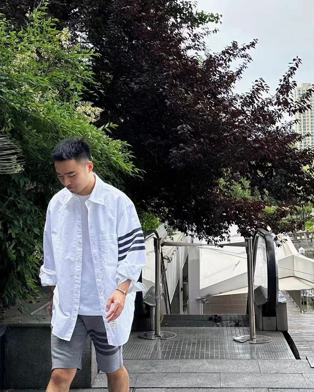 TJ / 톰브라운 오버핏 셔츠 , 𝗧𝗛𝗢𝗠 𝗕𝗥𝗢𝗪𝗡𝗘 클래식 포 스트라이프 옥스퍼드 루즈 셔츠