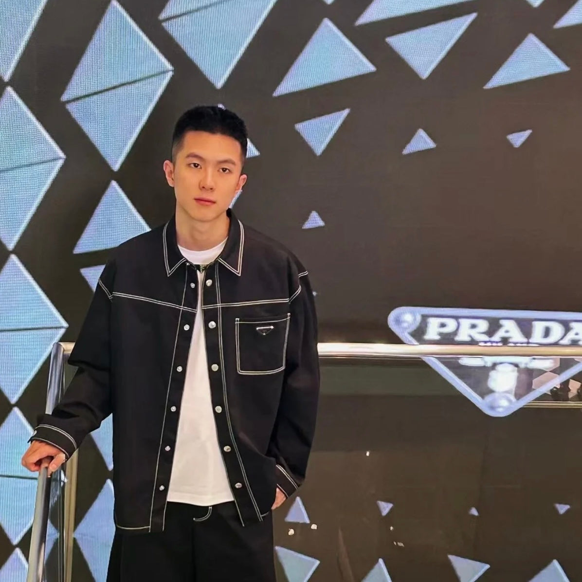 TJ셀러 / 프라다 메탈 트라이앵글 스트레치 코튼 셔츠 재킷