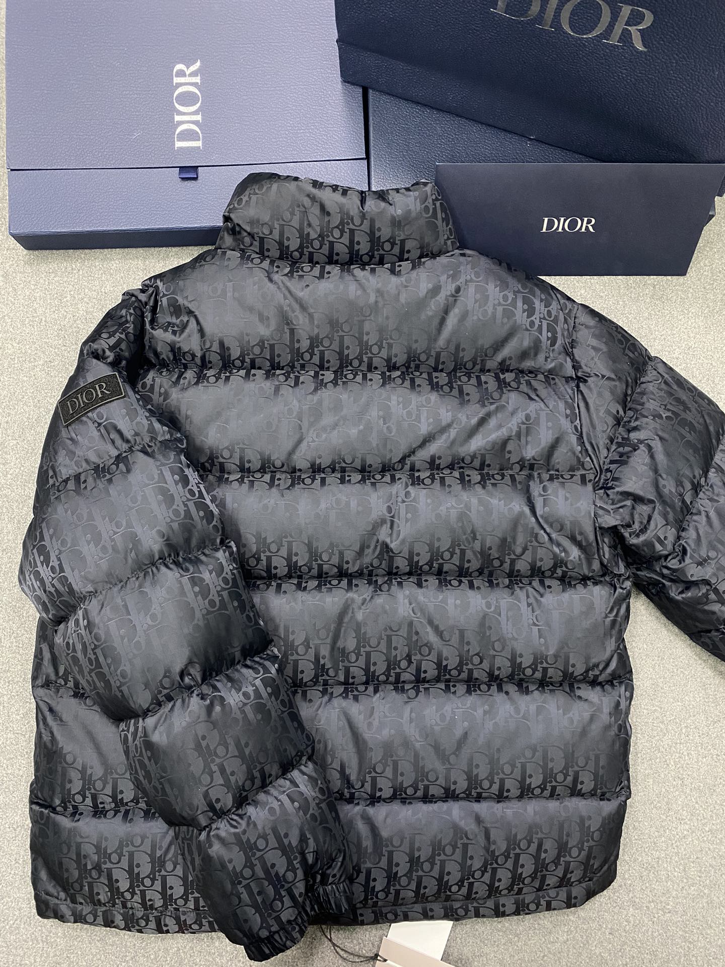 TJ / 디올 노안 다운 패딩