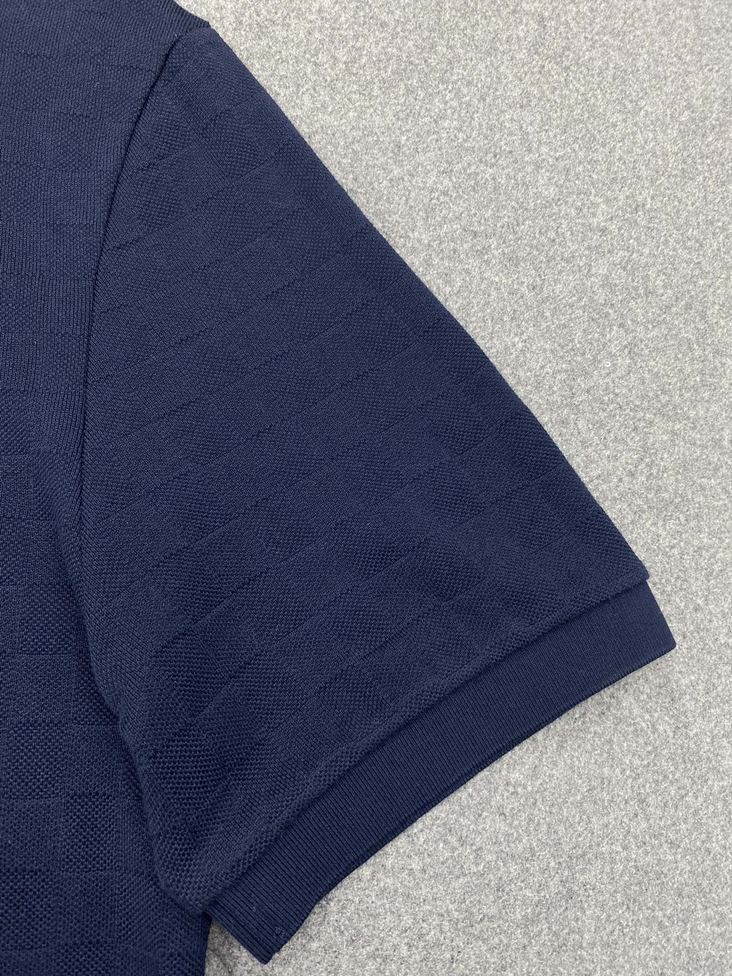 TJ셀러 / 루이비통 피케셔츠 폴로 카라티 ,𝗟𝗢𝗨𝗜𝗦 𝗩𝗨𝗜𝗧𝗧𝗢𝗡 𝗛𝗔𝗟𝗙 𝗗𝗔𝗠𝗜𝗘𝗥 포켓 티셔츠 호텔