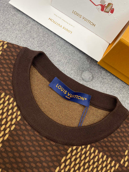 TJ셀러 / 루이비통 반팔티 , 𝗟𝗢𝗨𝗜𝗦 𝗩𝗨𝗜𝗧𝗧𝗢𝗡 DAMIER LV 크리스탈 패치 코튼 반팔 크루넥 셔츠