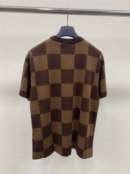 TJ셀러 / 루이비통 반팔티 , 𝗟𝗢𝗨𝗜𝗦 𝗩𝗨𝗜𝗧𝗧𝗢𝗡 DAMIER LV 크리스탈 패치 코튼 반팔 크루넥 셔츠
