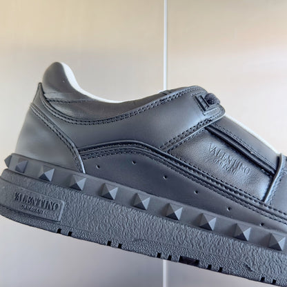 빙 / 발렌티노 Valentino V Freedots 시리즈 커플 스타일 리벳 캐주얼 스포츠 신발