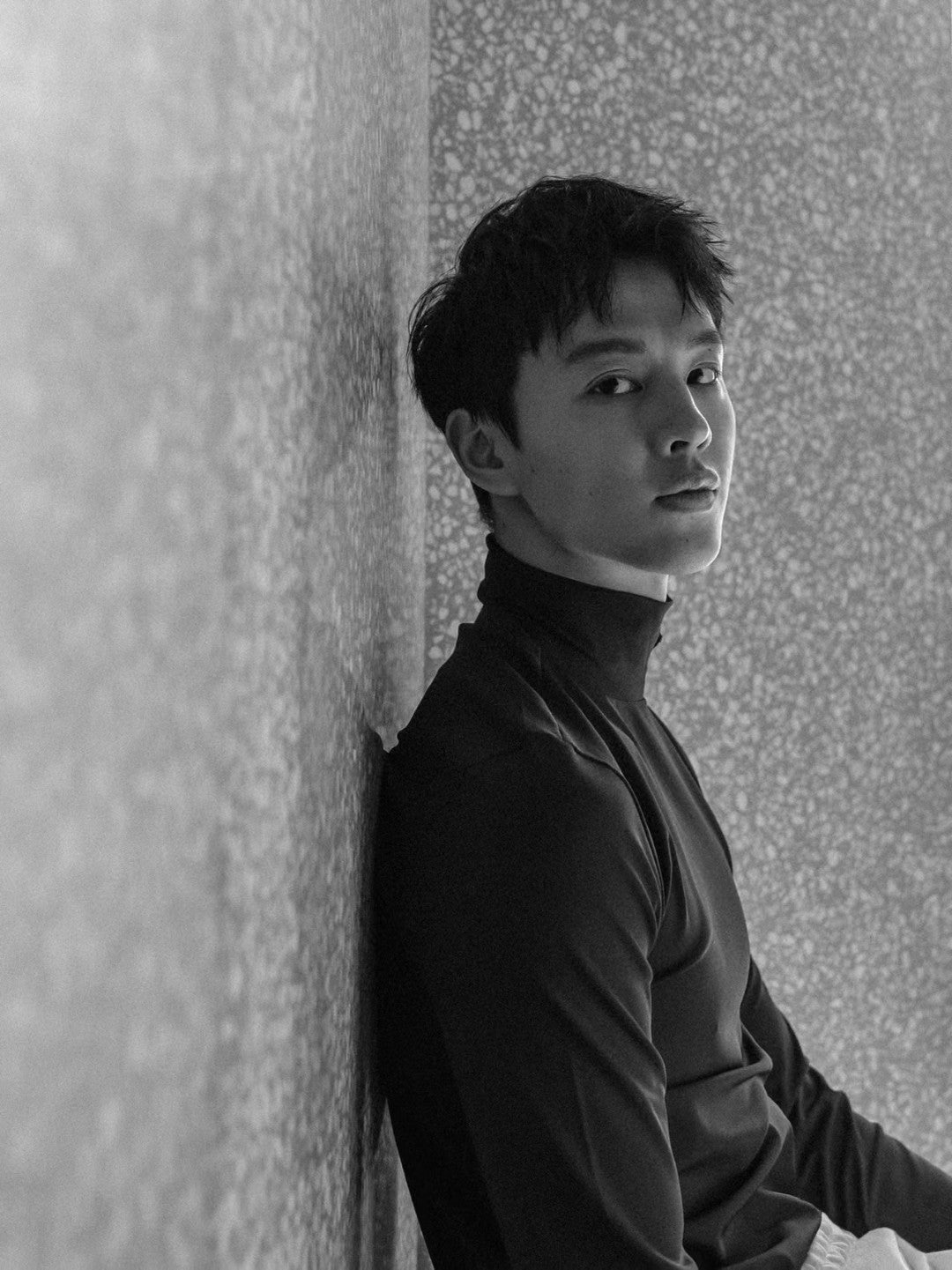 체인 / 프라다 터틀넥 밑단 셔츠 긴팔 블랙 /화이트