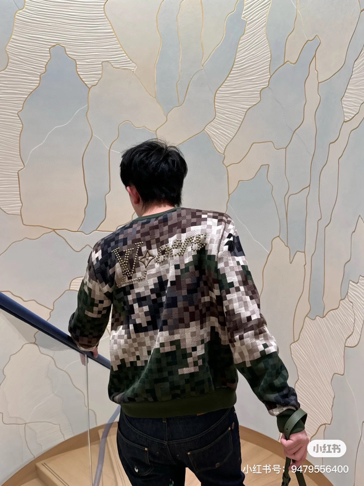체인2호 / 루이비통 스웨터, lv 카무플라주 모자이크 리벳 자수 니트 스웨터