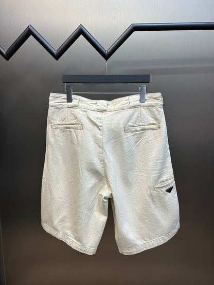 체인2호 / 프라다 반바지, 삼각형 로고가 있는 Prada 데님 반바지