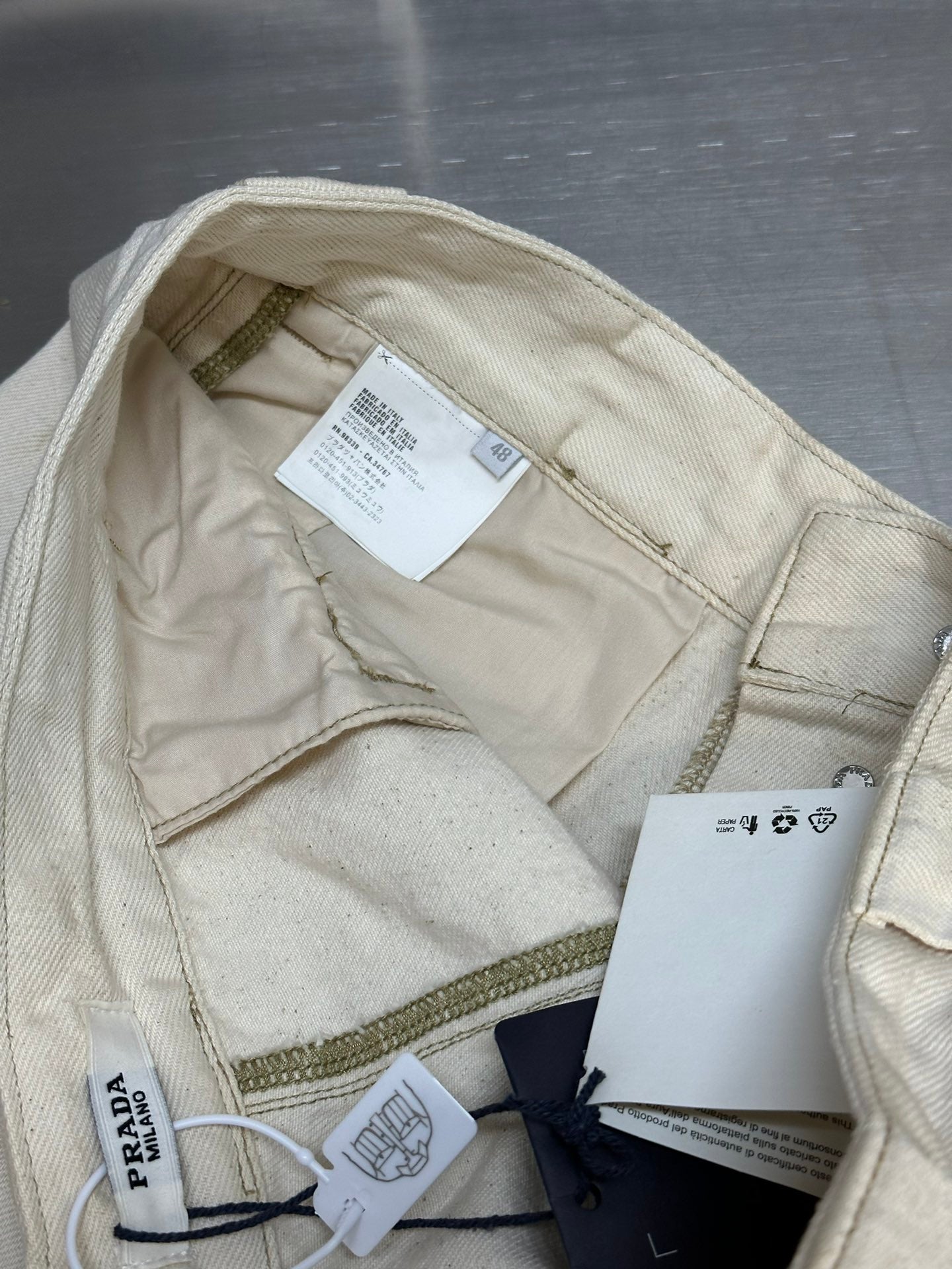 체인2호 / 프라다 반바지, 삼각형 로고가 있는 Prada 데님 반바지