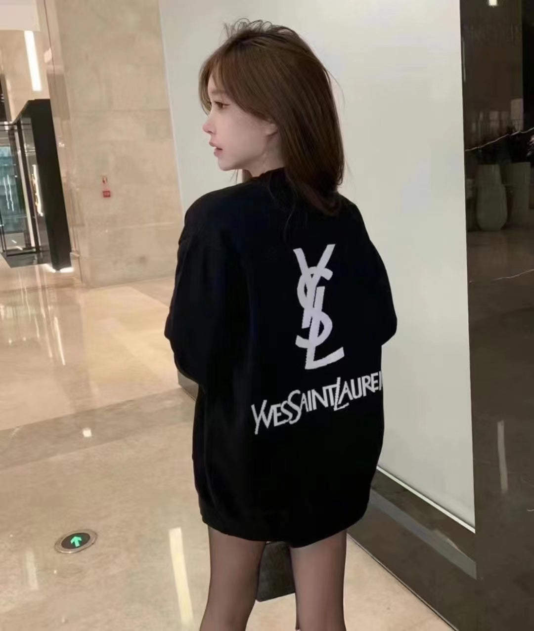 체인2호 / 입생로랑 브이넥 싱글브레스 긴팔 니트 가디건