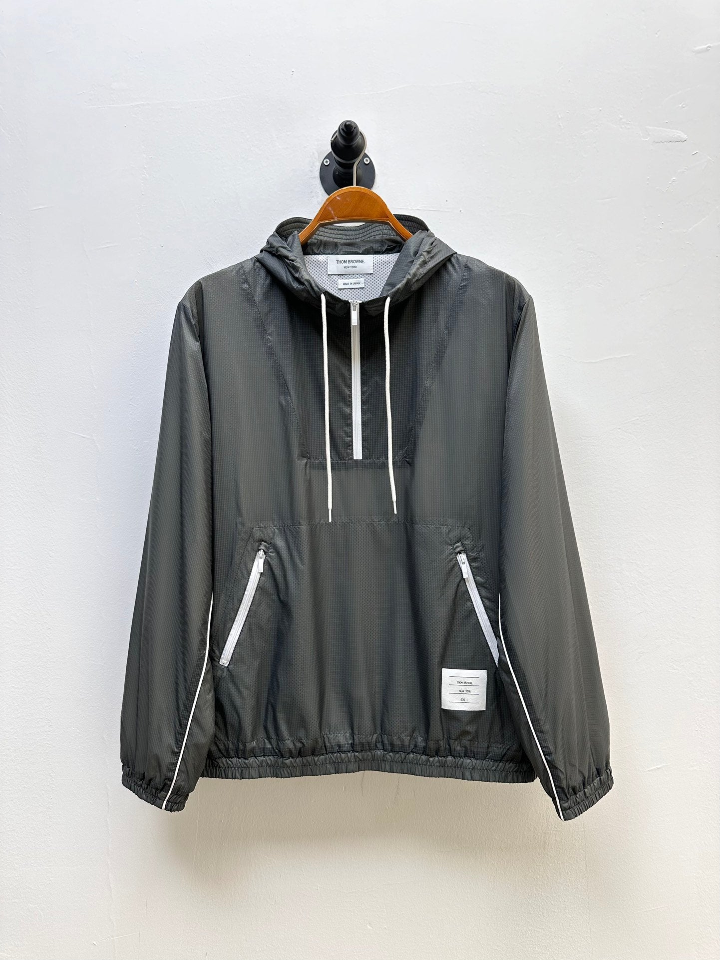 BF셀러 / TB-Thom Browne 톰브라운 아노락 자켓 , 하프 지퍼 후드 재킷.