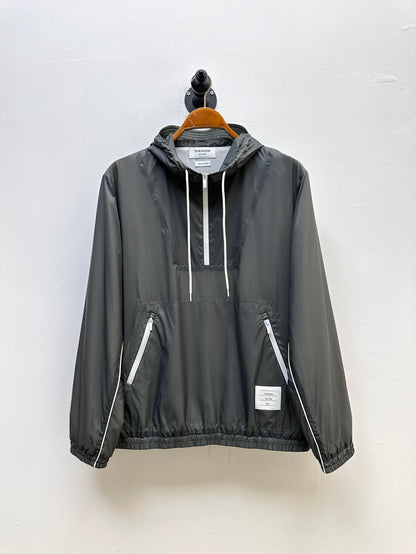 BF셀러 / TB-Thom Browne 톰브라운 아노락 자켓 , 하프 지퍼 후드 재킷.