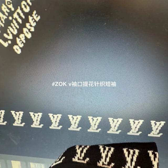 ZOK / 루이비통 반팔티 ,  v니트소매 로고 반팔