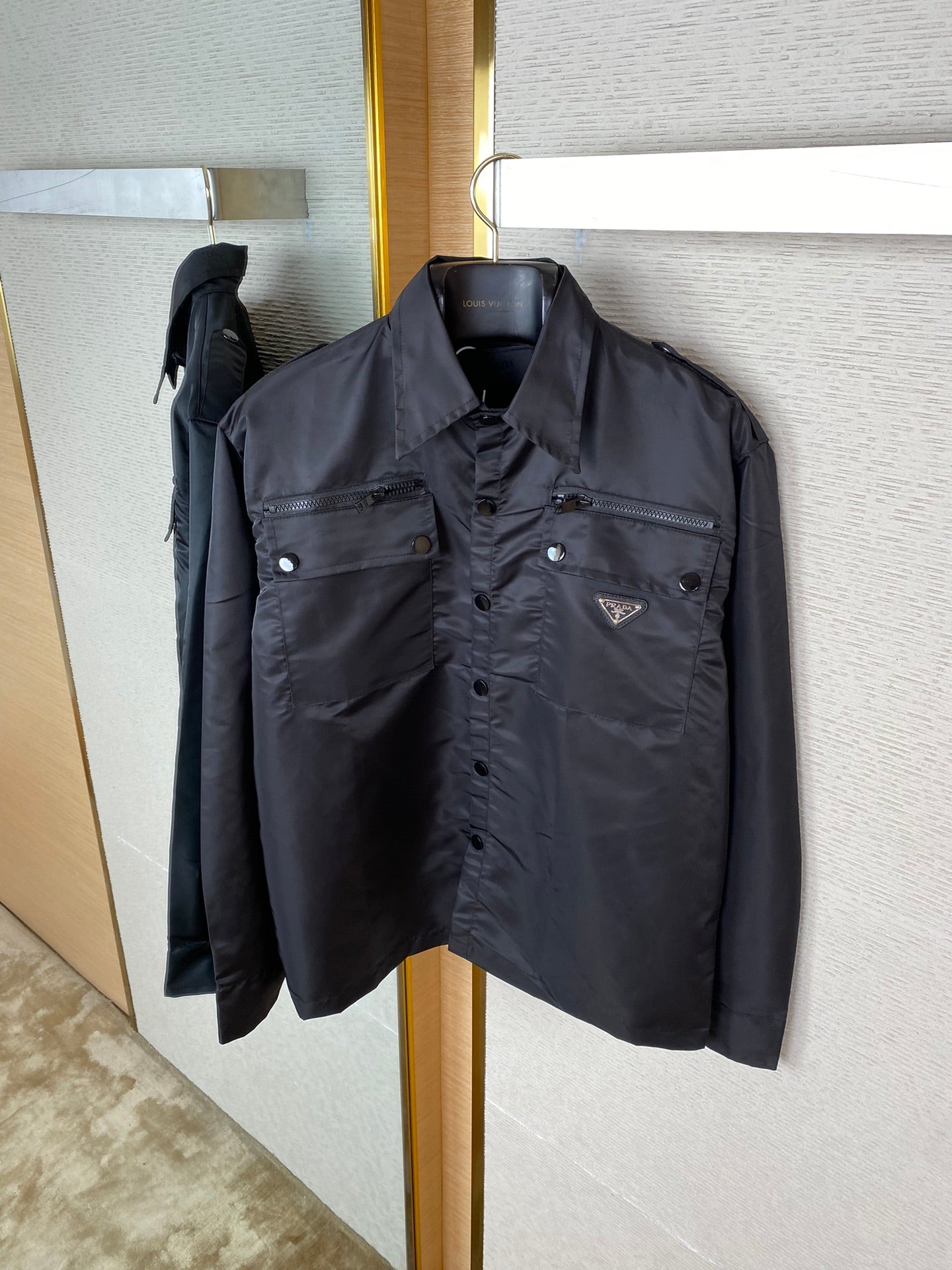 체인2호 / PRADA 프라다 재생 나일론 삼각형 작업복 셔츠