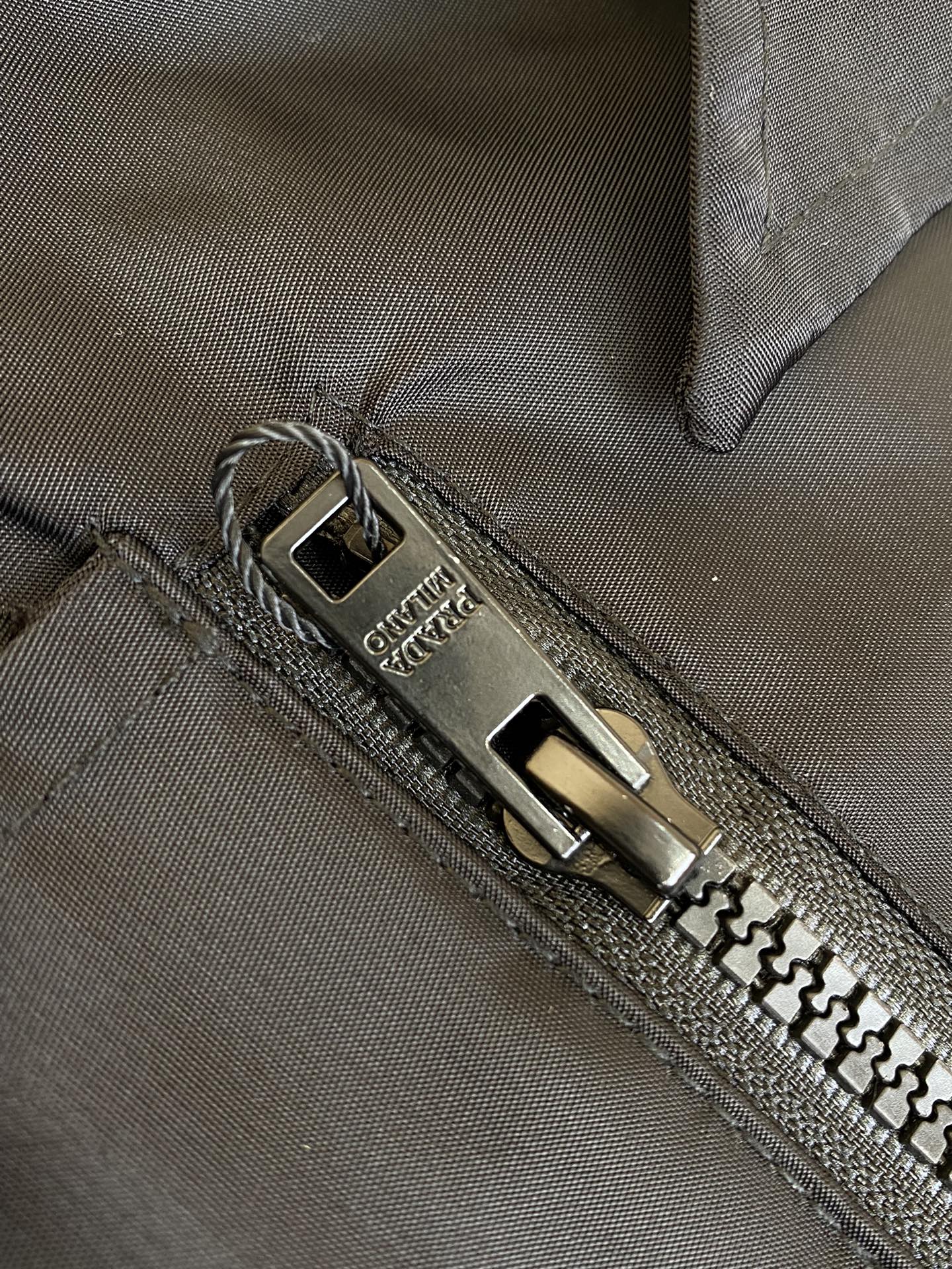 체인2호 / PRADA 프라다 재생 나일론 삼각형 작업복 셔츠