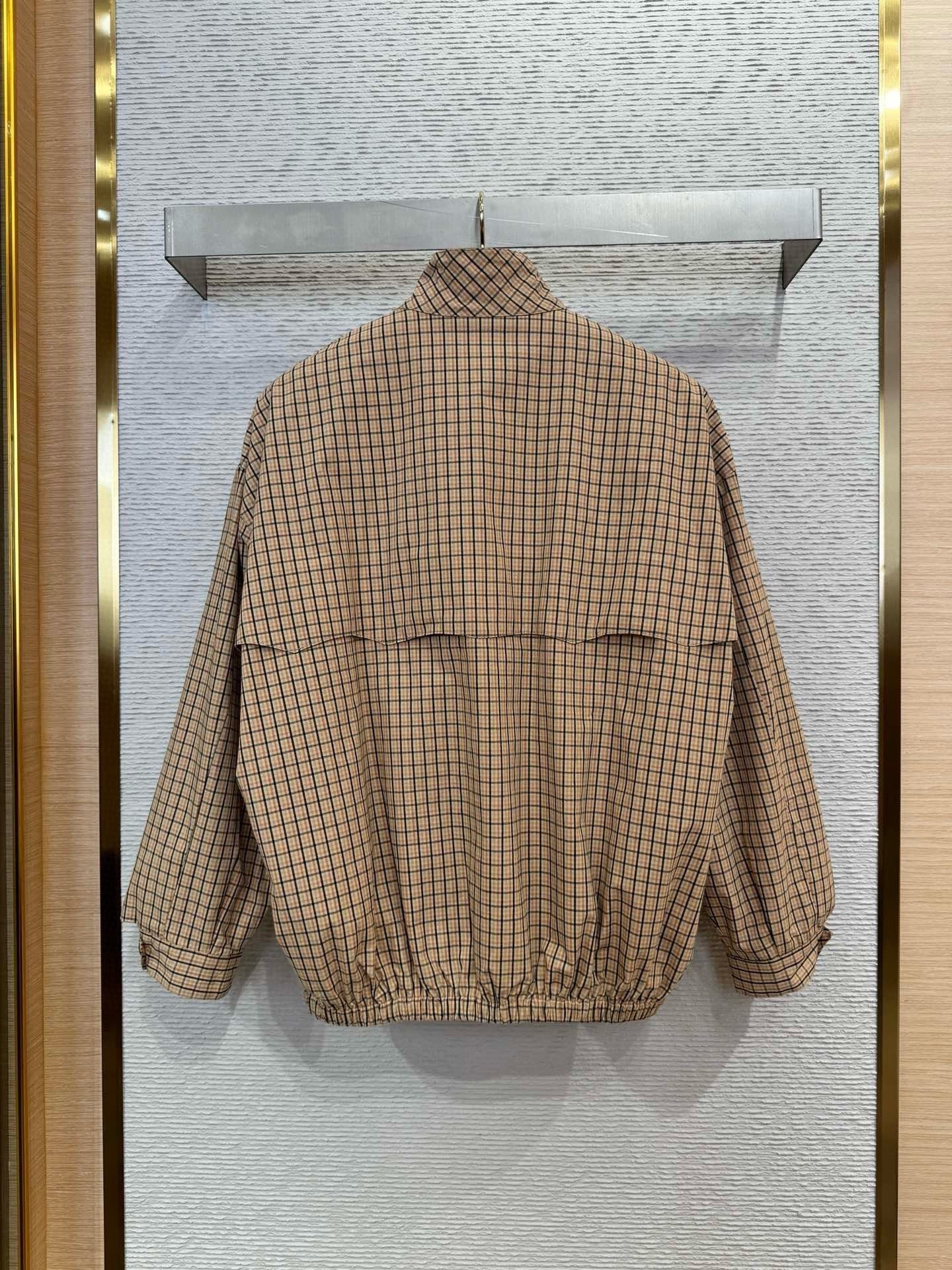 체인2호 / MIUMIU 로고 패치 폴라로이드 코트