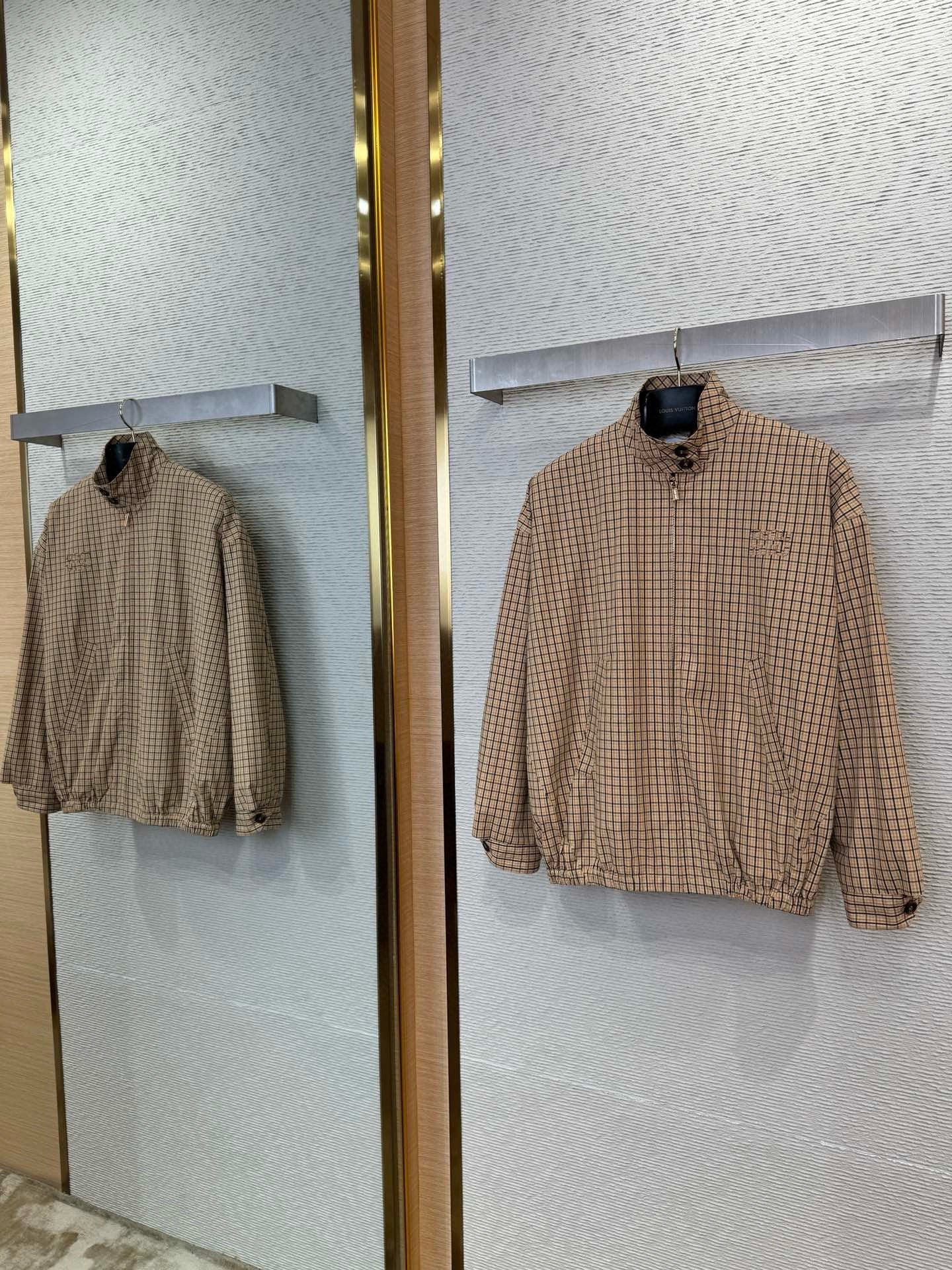 체인2호 / MIUMIU 로고 패치 폴라로이드 코트