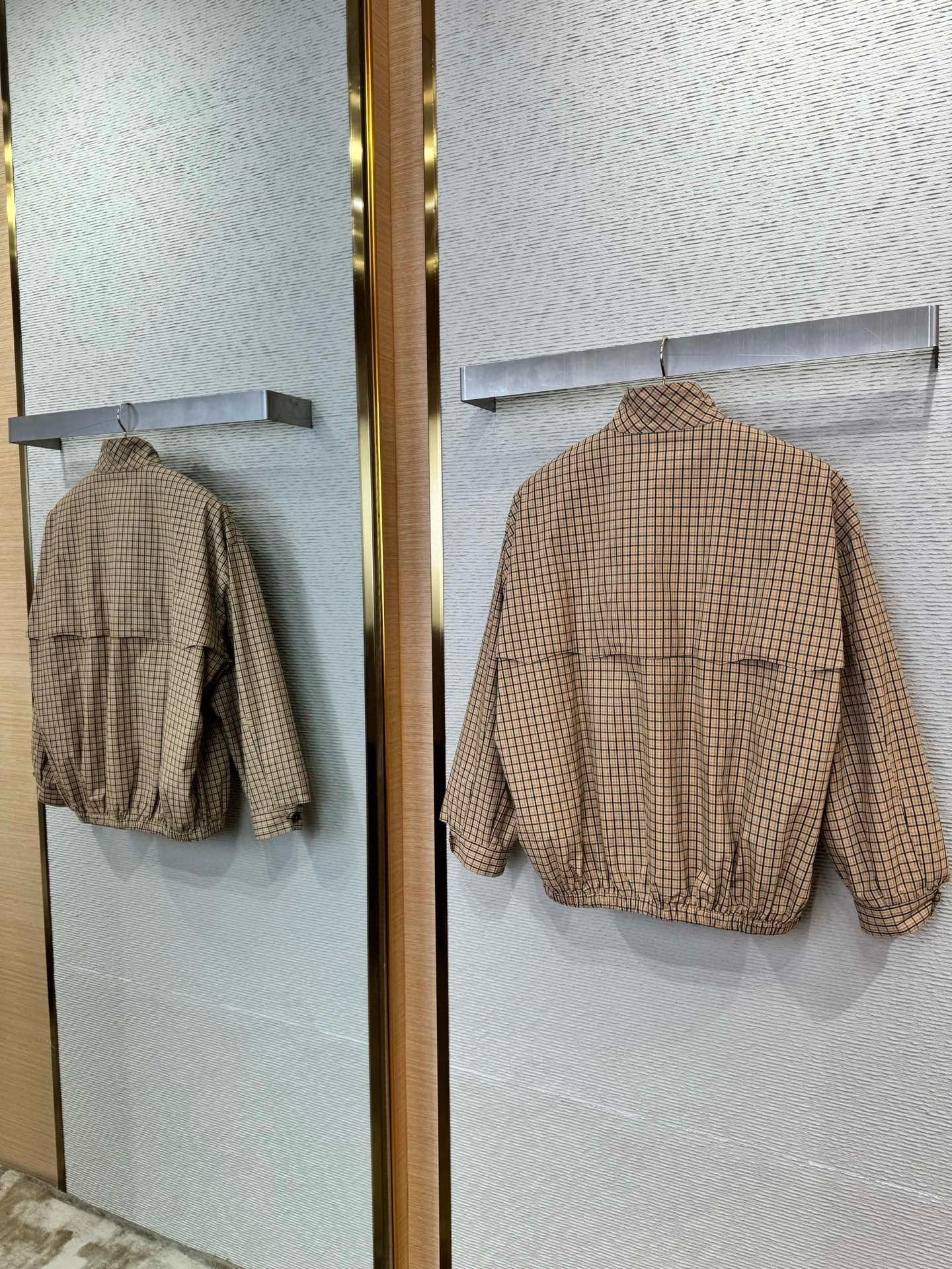 체인2호 / MIUMIU 로고 패치 폴라로이드 코트