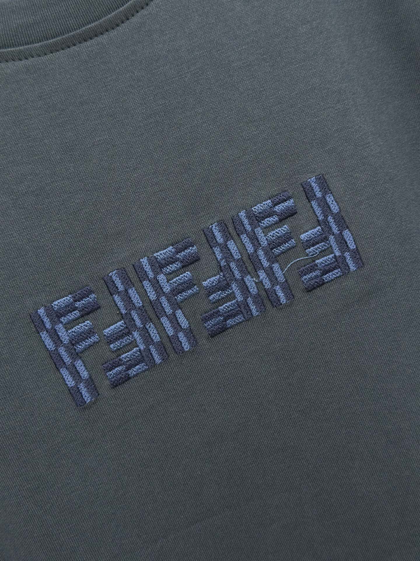체인2호 / 펜디24 봄·여름 신상 자수 알파벳 반팔 티셔츠